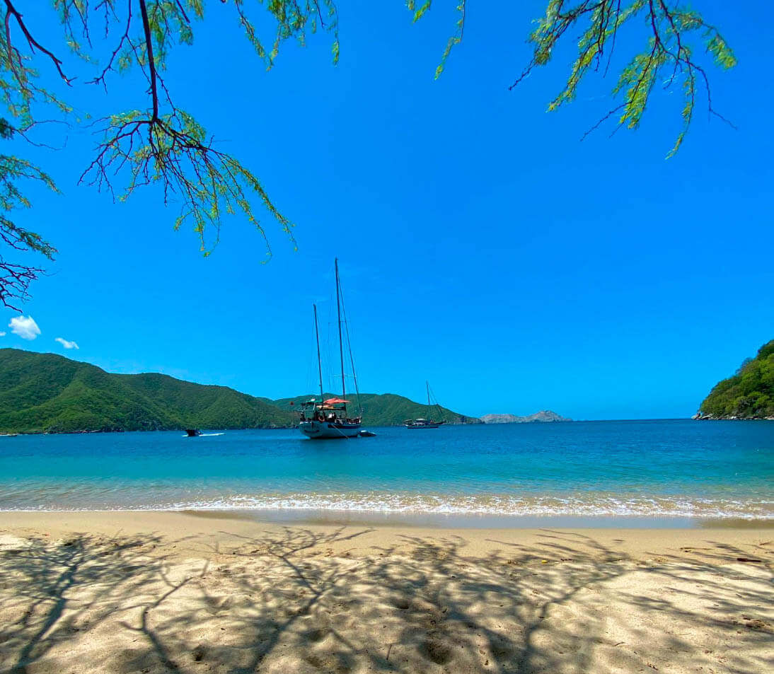 Sailboat Tour to Bahía Concha
